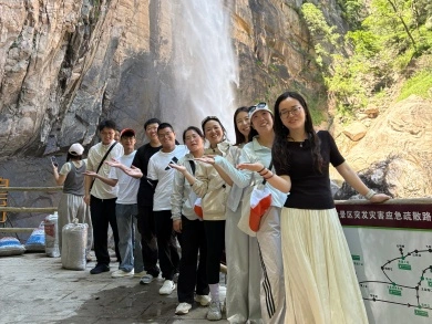 A Refreshing Summer Team-Building Trip to Luoyang Baiyun Mountain